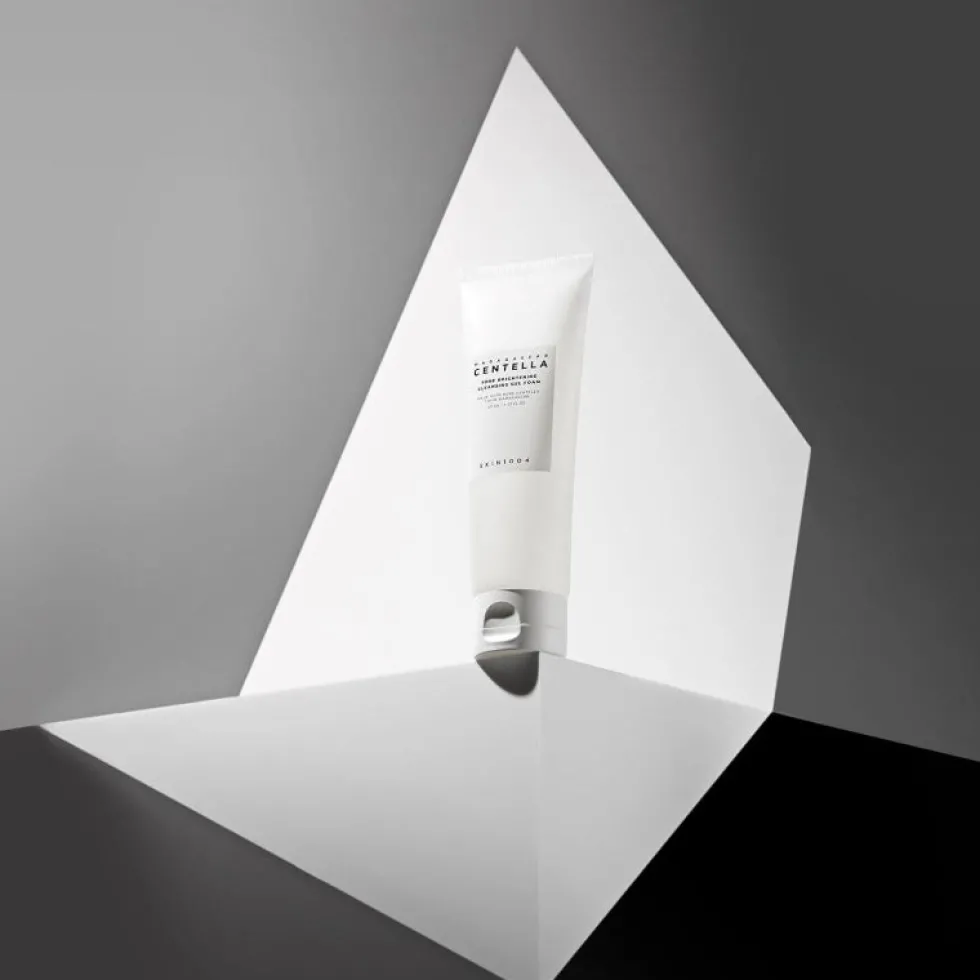 Madagascar Centella Tone Brightening Cleansing Gel Foam